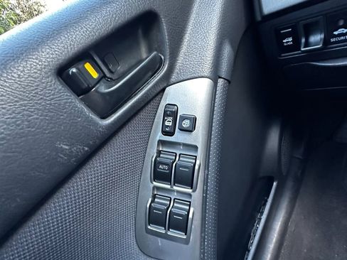 Used 2005 Toyota Matrix FWD image 26