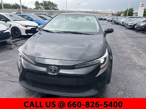 Used 2022 Toyota Corolla LE FWD image 2