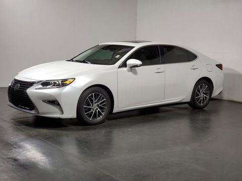 Used 2017 Lexus ES 350 w/ Luxury Package image 5