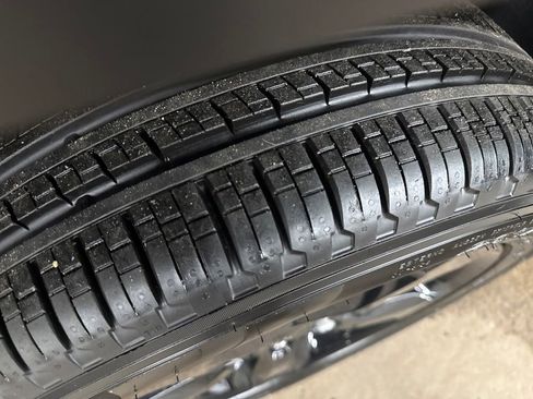 New 2025 Jeep Grand Cherokee Limited w/ Black Appearance Package image 28