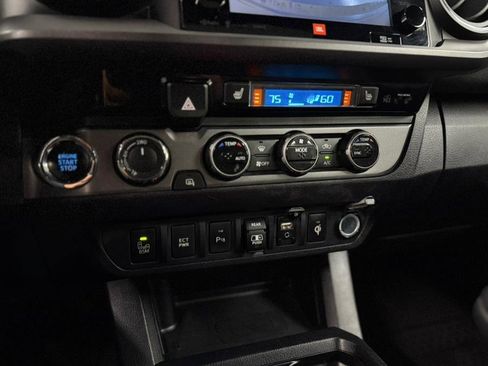 Used 2018 Toyota Tacoma TRD Sport image 28