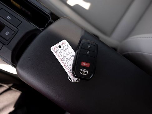 Used 2026 Toyota Prius XLE FWD image 27