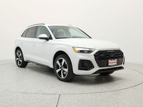 Used 2023 Audi Q5 2.0T Premium Plus w/ Premium Plus Package AWD/4WD image 3
