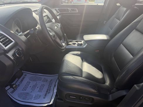 Used 2015 Ford Explorer XLT w/ Equipment Group 202B AWD/4WD image 14
