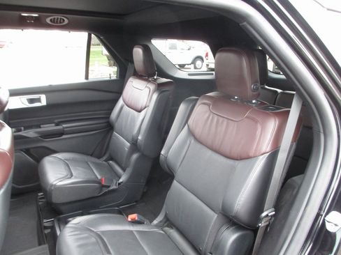 Used 2020 Ford Explorer Platinum w/ Premium Technology Package image 20