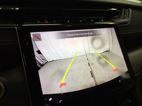 Used 2023 Jeep Grand Cherokee Limited w/ Black Appearance Package image 17