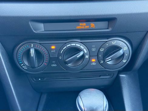 Used 2014 MAZDA MAZDA3 i Sport image 27