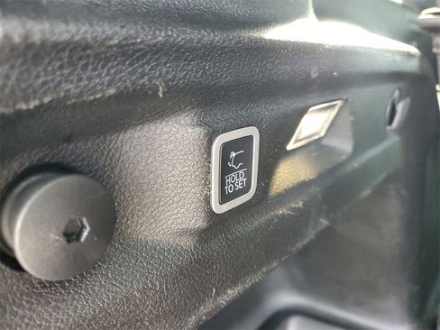 Used 2022 Jeep Grand Cherokee L Laredo image 11