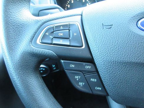 Used 2018 Ford Focus SE w/ SE Appearance Package image 24