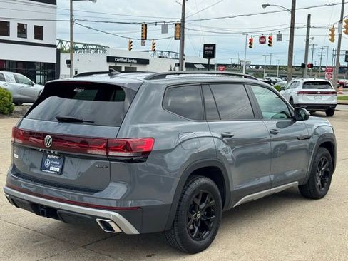 Used 2024 Volkswagen Atlas Peak Edition SE AWD/4WD image 5