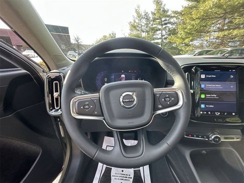 Certified 2024 Volvo XC40 B5 Plus w/ Protection Package Premier image 18
