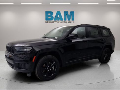 New 2025 Jeep Grand Cherokee L Altitude image 3