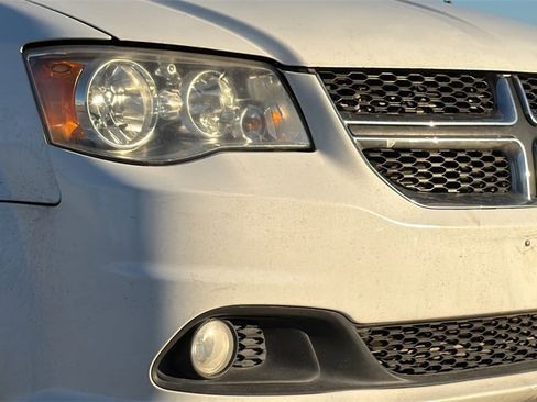 Used 2017 Dodge Grand Caravan SXT image 13