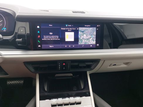 Certified 2026 Porsche Cayenne AWD/4WD image 22