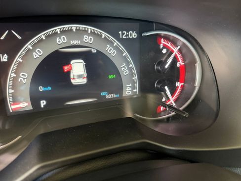 Used 2025 Toyota RAV4 XLE image 40