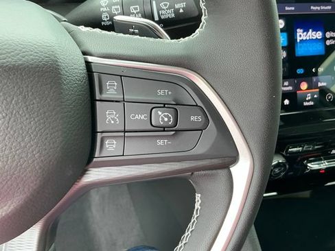 Used 2026 Jeep Grand Cherokee Laredo X AWD/4WD image 28