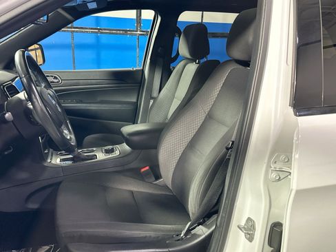 Used 2019 Jeep Grand Cherokee Laredo image 13