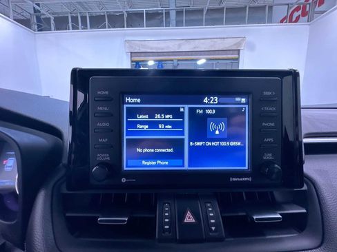 Used 2020 Toyota RAV4 XLE Premium image 16