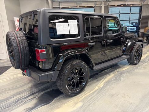 Used 2022 Jeep Wrangler Unlimited Sahara w/ Cold Weather Group AWD/4WD image 30