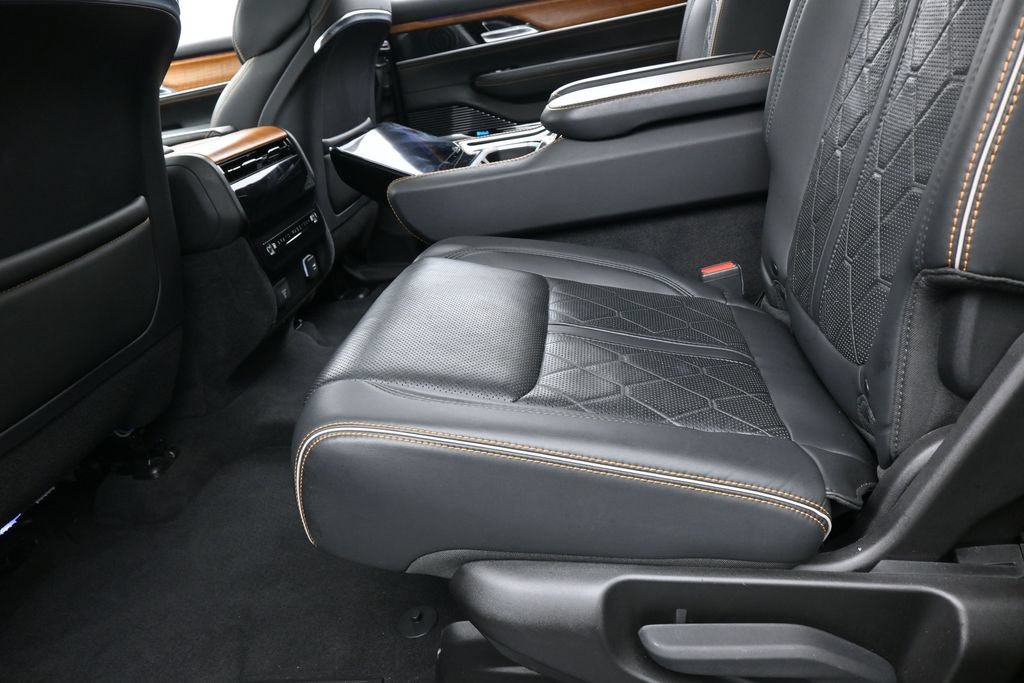 Used 2022 Jeep Grand Wagoneer Series III AWD/4WD image 40