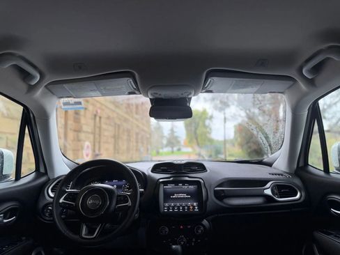 Used 2018 Jeep Renegade Latitude w/ UConnect 8.4 Nav Group image 19