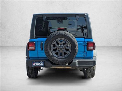 Used 2025 Jeep Wrangler Sport AWD/4WD image 7