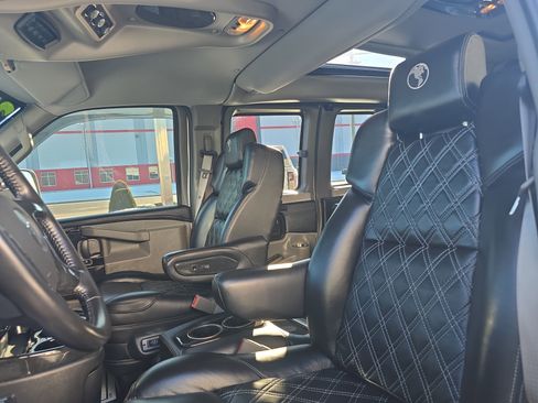 Used 2021 Chevrolet Express 2500 LS w/ Enhanced Convenience Package image 15