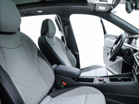 New 2026 Volkswagen Tiguan SE R-Line image 75