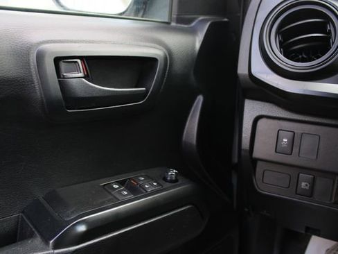 Used 2020 Toyota Tacoma SR AWD/4WD image 10