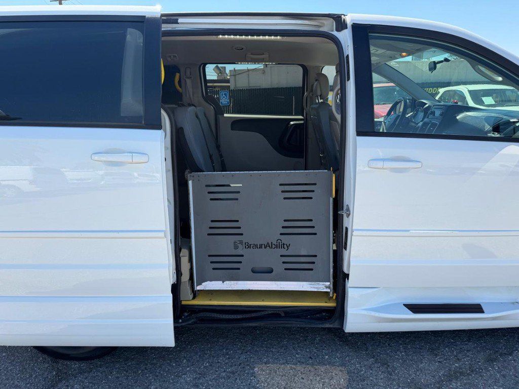 Used 2014 Dodge Grand Caravan SE w/ Quick Order Package 29E SE FWD image 38