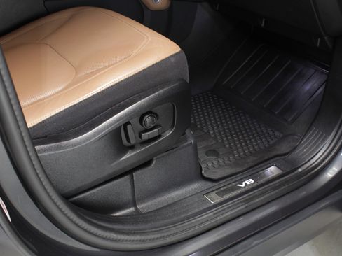 Used 2025 Land Rover Defender 110 V8 image 46