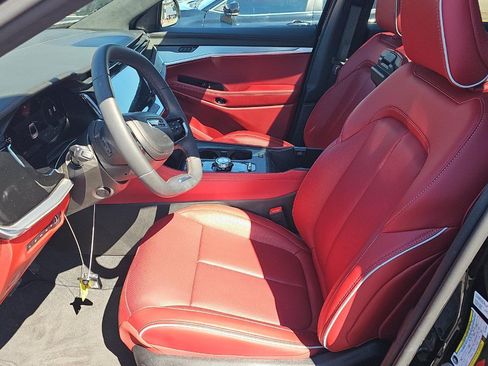 Used 2024 Jeep Wagoneer Launch Edition AWD/4WD image 7
