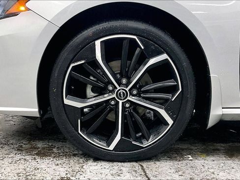 Used 2023 Nissan Altima 2.5 SR w/ SR Premium Package image 8