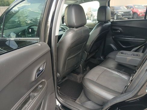 Used 2020 Chevrolet Trax LT w/ LT Convenience Package FWD image 11