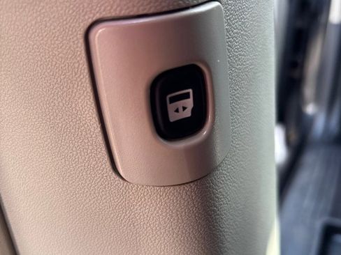 Used 2014 Chrysler Town & Country Touring-L w/ Driver Convenience Group image 13