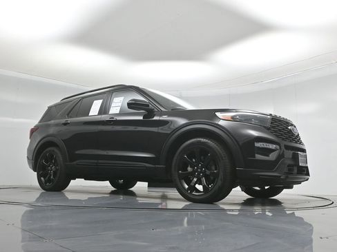 Certified 2022 Ford Explorer ST-Line w/ Class IV Trailer Tow Package image 4