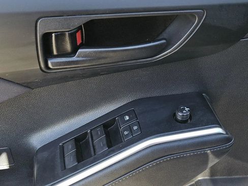 Used 2020 Toyota Highlander LE image 27