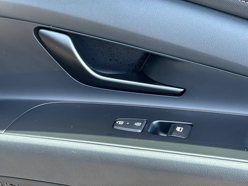 Certified 2025 Hyundai Elantra SEL FWD image 38