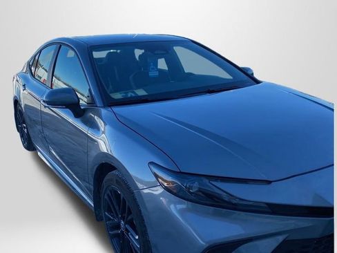 Certified 2025 Toyota Camry SE image 3