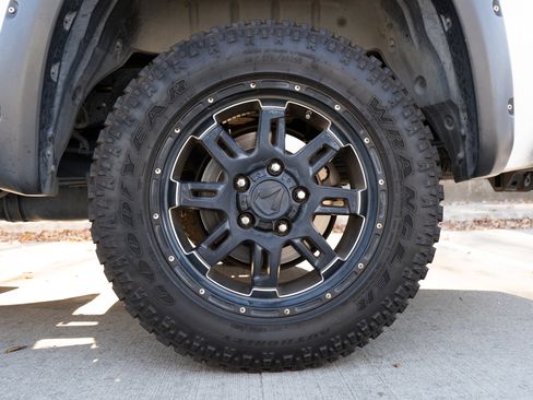 Used 2016 Toyota Tundra SR5 image 16