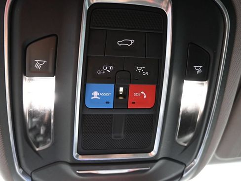 Used 2023 Jeep Grand Cherokee Limited AWD/4WD image 19