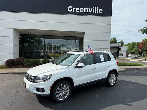Used 2015 Volkswagen Tiguan SE FWD image 1