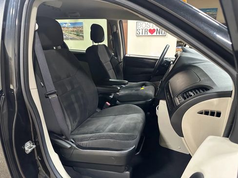 Used 2018 Dodge Grand Caravan SE w/ UConnect Hands-Free Group image 29
