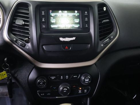 Used 2016 Jeep Cherokee Latitude image 21
