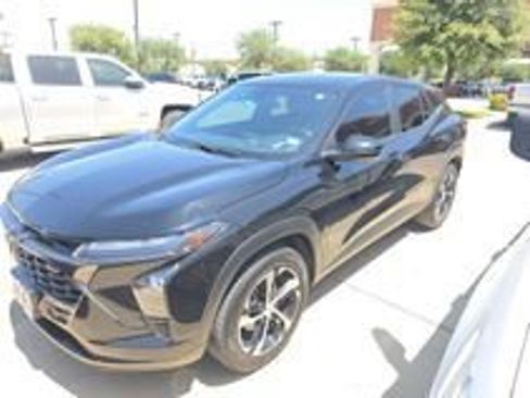 Used 2024 Chevrolet Trax RS w/ Sunroof Package FWD image 1