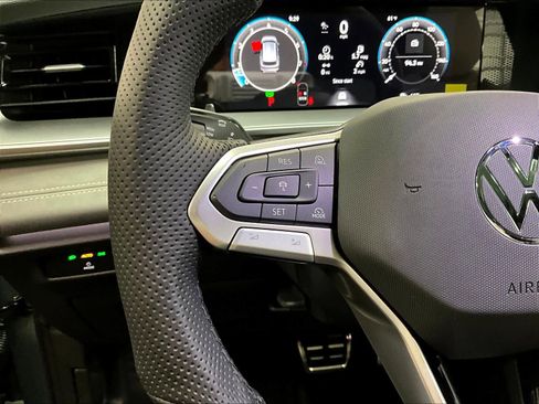 New 2026 Volkswagen Tiguan SE R-Line image 17