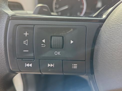 Used 2021 Nissan Rogue SV FWD image 24