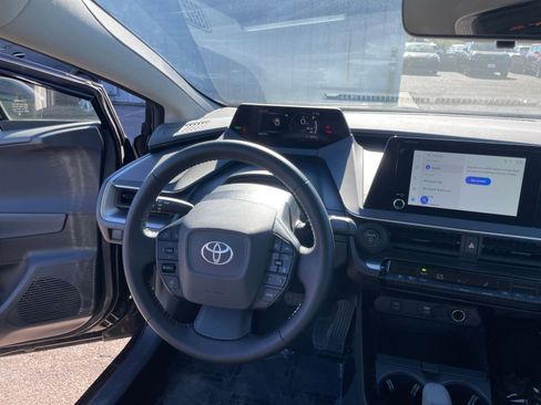Used 2025 Toyota Prius LE image 33
