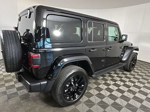 Used 2024 Jeep Wrangler Unlimited Sahara AWD/4WD image 2