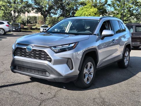 Used 2024 Toyota RAV4 LE AWD/4WD image 4
